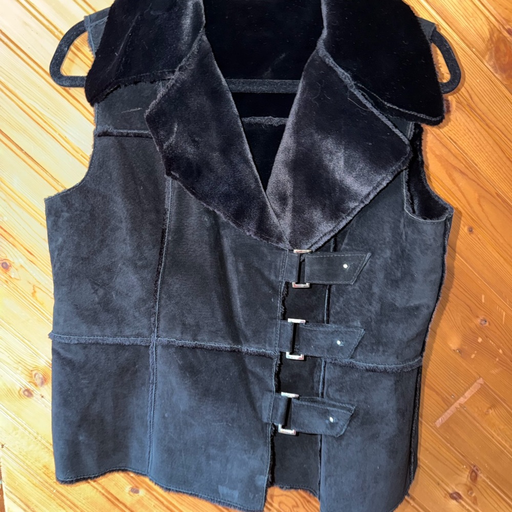 Black leather and faux fur vest sz small